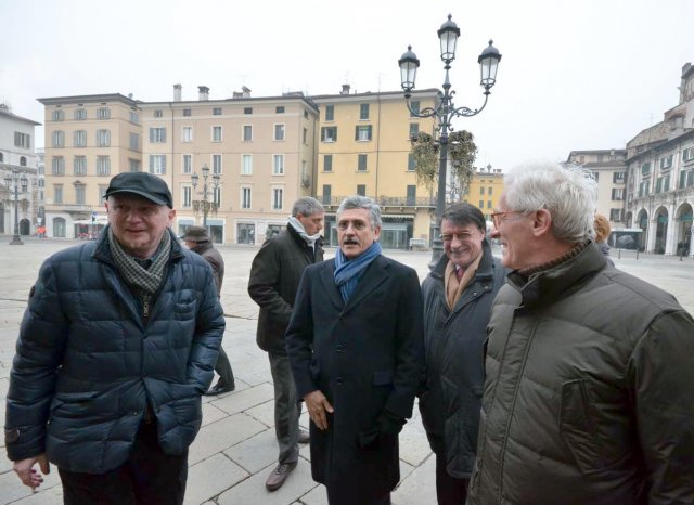 l'on D'Alema in piazza Loggia con Bisinella, Corsini e Bragaglio 31.1.13