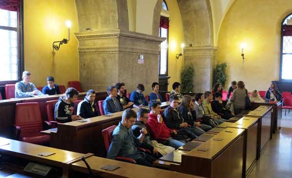 Studenti in Loggia - Gara nazionale di Elettronica Itis Castelli - 06 05 2014