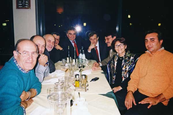 Fassino e i Delegati del Congresso DS di Pesaro 2001